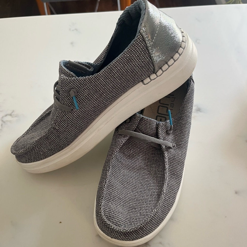 Hey Dudes size 8